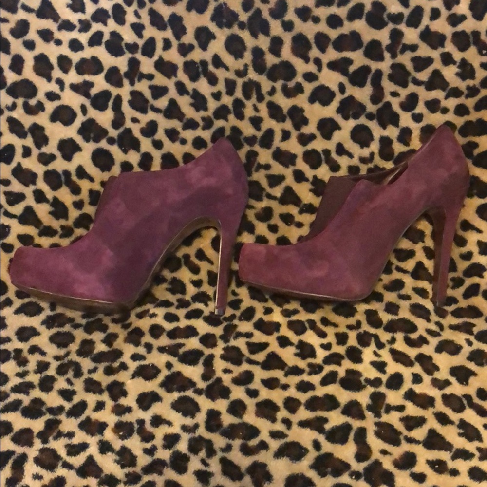 HOT!! BCBG plum suede booties